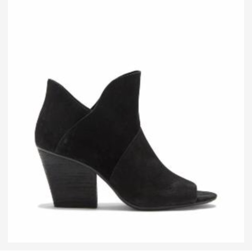 Vince Camuto Chantina Open toe bootie shoes 7.5